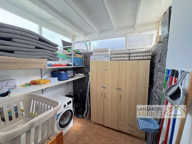 3 slaapkamer Villa te koop in Playa Blanca, Yaiza met zwembad - € 499.000 (Ref: 9652395)