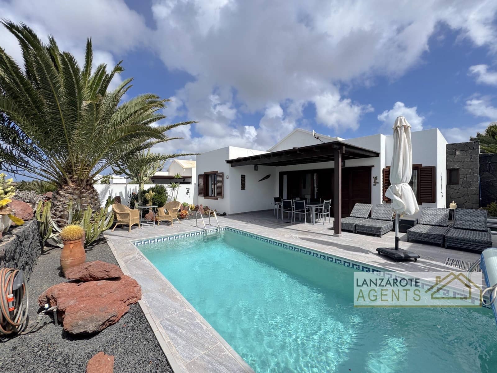 3 soveværelse Villa til salg i Playa Blanca med swimmingpool - € 499.000 (Ref: 9652395)