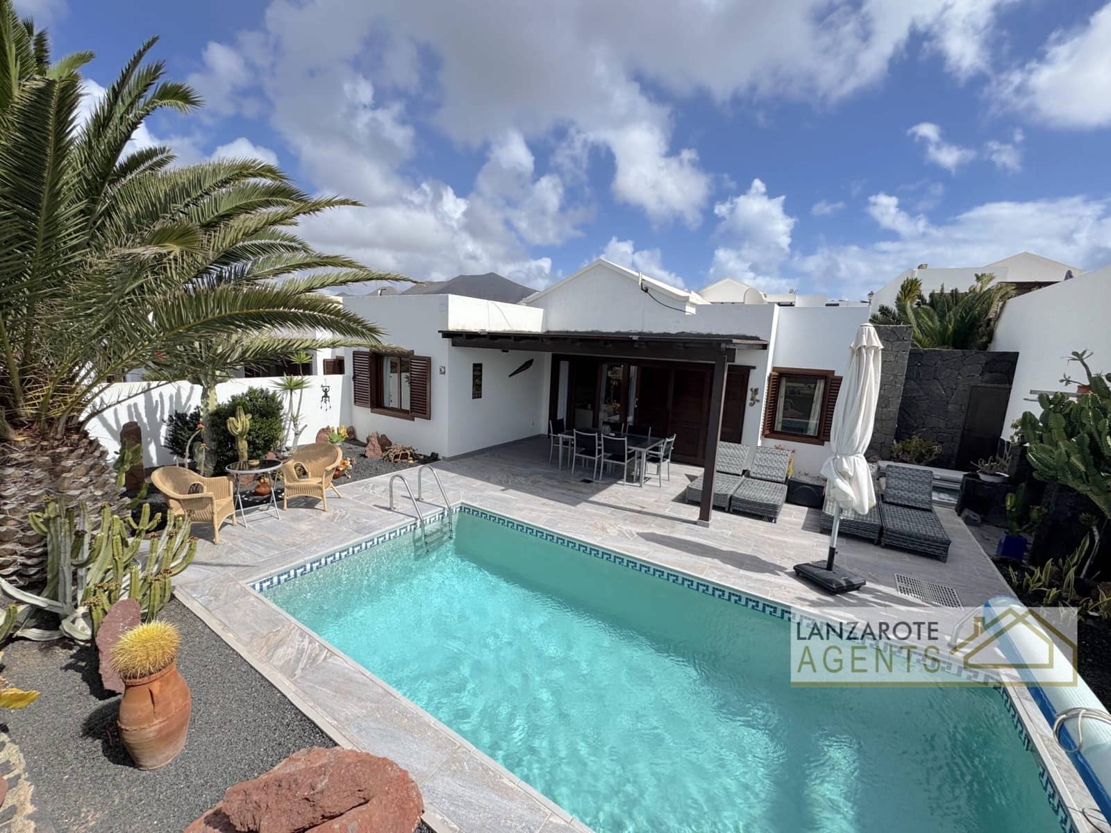 3 soveværelse Villa til salg i Playa Blanca med swimmingpool - € 499.000 (Ref: 9652395)