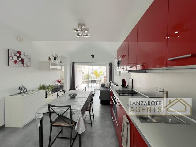 2 slaapkamer Bungalow te koop in Playa Blanca, Yaiza met zwembad - € 220.000 (Ref: 9656493)