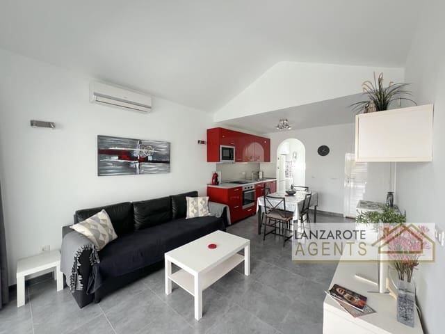 2 slaapkamer Bungalow te koop in Playa Blanca, Yaiza met zwembad - € 220.000 (Ref: 9656493)