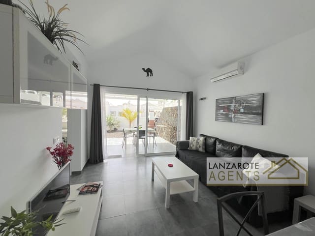 2 slaapkamer Bungalow te koop in Playa Blanca, Yaiza met zwembad - € 220.000 (Ref: 9656493)