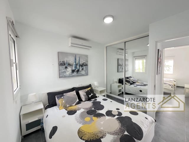 2 slaapkamer Bungalow te koop in Playa Blanca, Yaiza met zwembad - € 220.000 (Ref: 9656493)