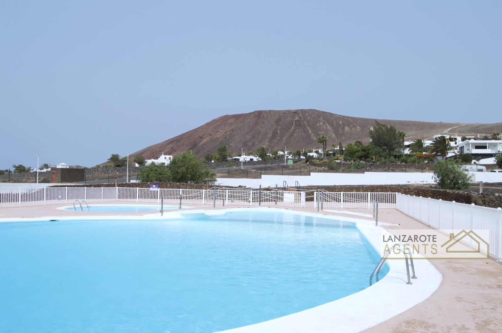 2 bedroom Bungalow for sale in Playa Blanca with pool - € 220,000 (Ref: 9656493)