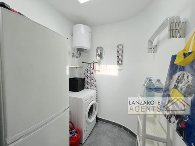 2 slaapkamer Bungalow te koop in Playa Blanca, Yaiza met zwembad - € 220.000 (Ref: 9656493)