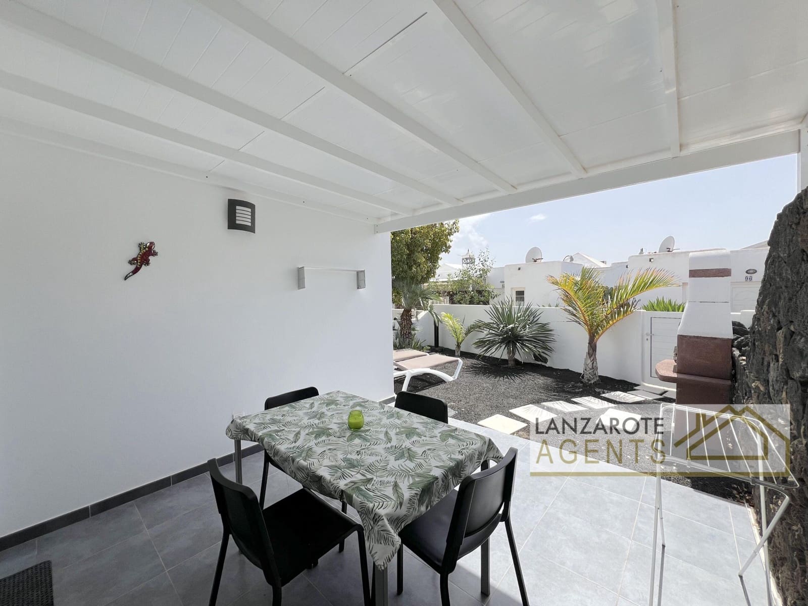 2 bedroom Bungalow for sale in Playa Blanca with pool - € 220,000 (Ref: 9656493)