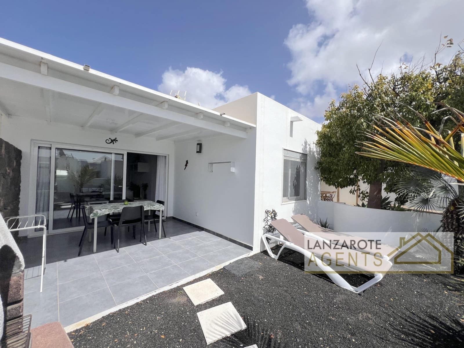 2 bedroom Bungalow for sale in Playa Blanca with pool - € 220,000 (Ref: 9656493)