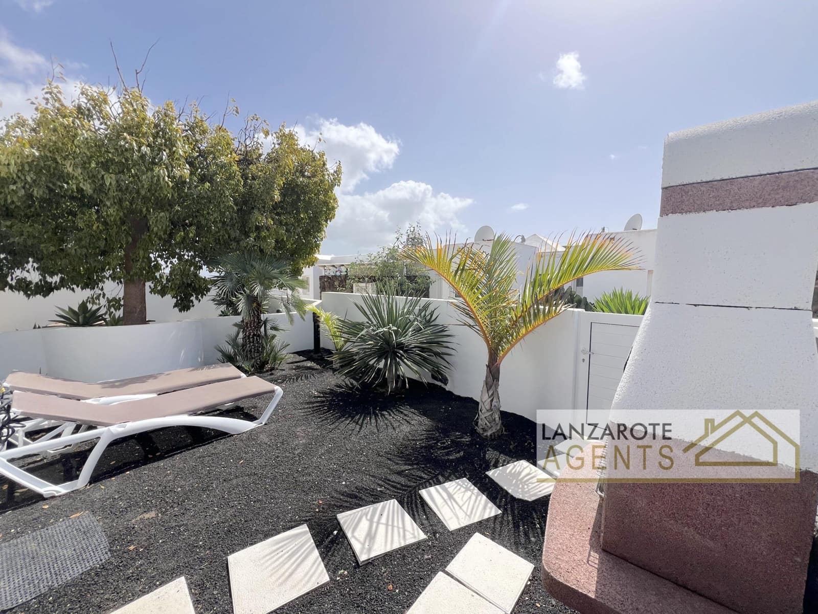 2 bedroom Bungalow for sale in Playa Blanca with pool - € 220,000 (Ref: 9656493)