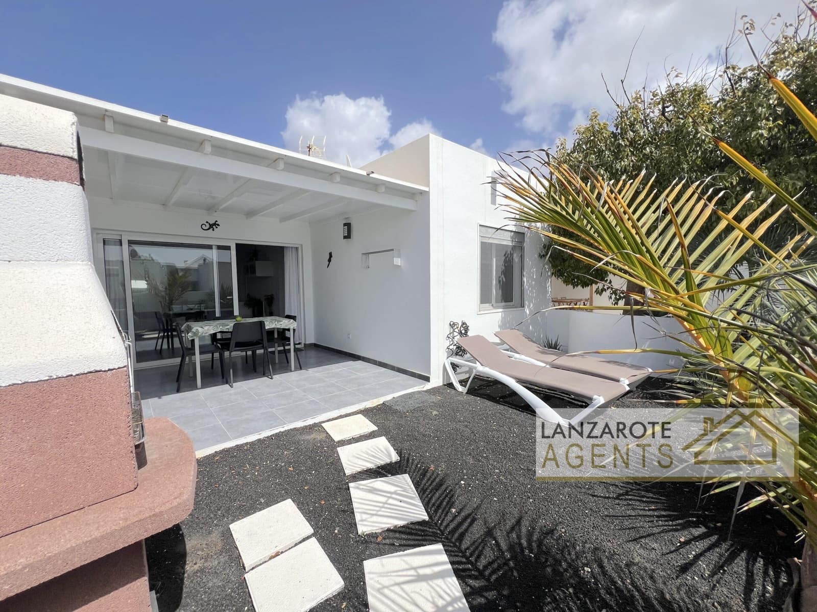 2 bedroom Bungalow for sale in Playa Blanca with pool - € 220,000 (Ref: 9656493)