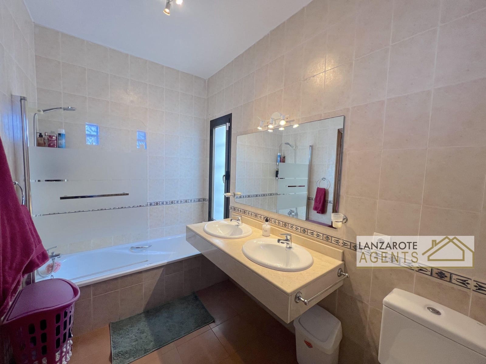 3 sypialnia Willa na sprzedaż w Playa Blanca z garażem - 544 995 € (Ref: 9691448)