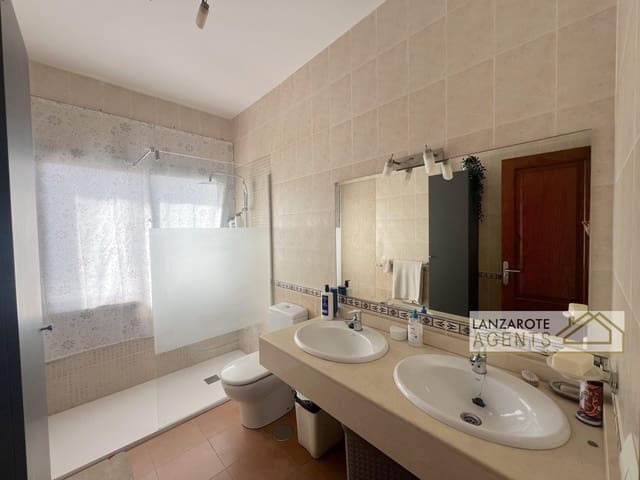 3 quarto Moradia para venda em Playa Blanca, Yaiza com garagem - 544 995 € (Ref: 9691448)