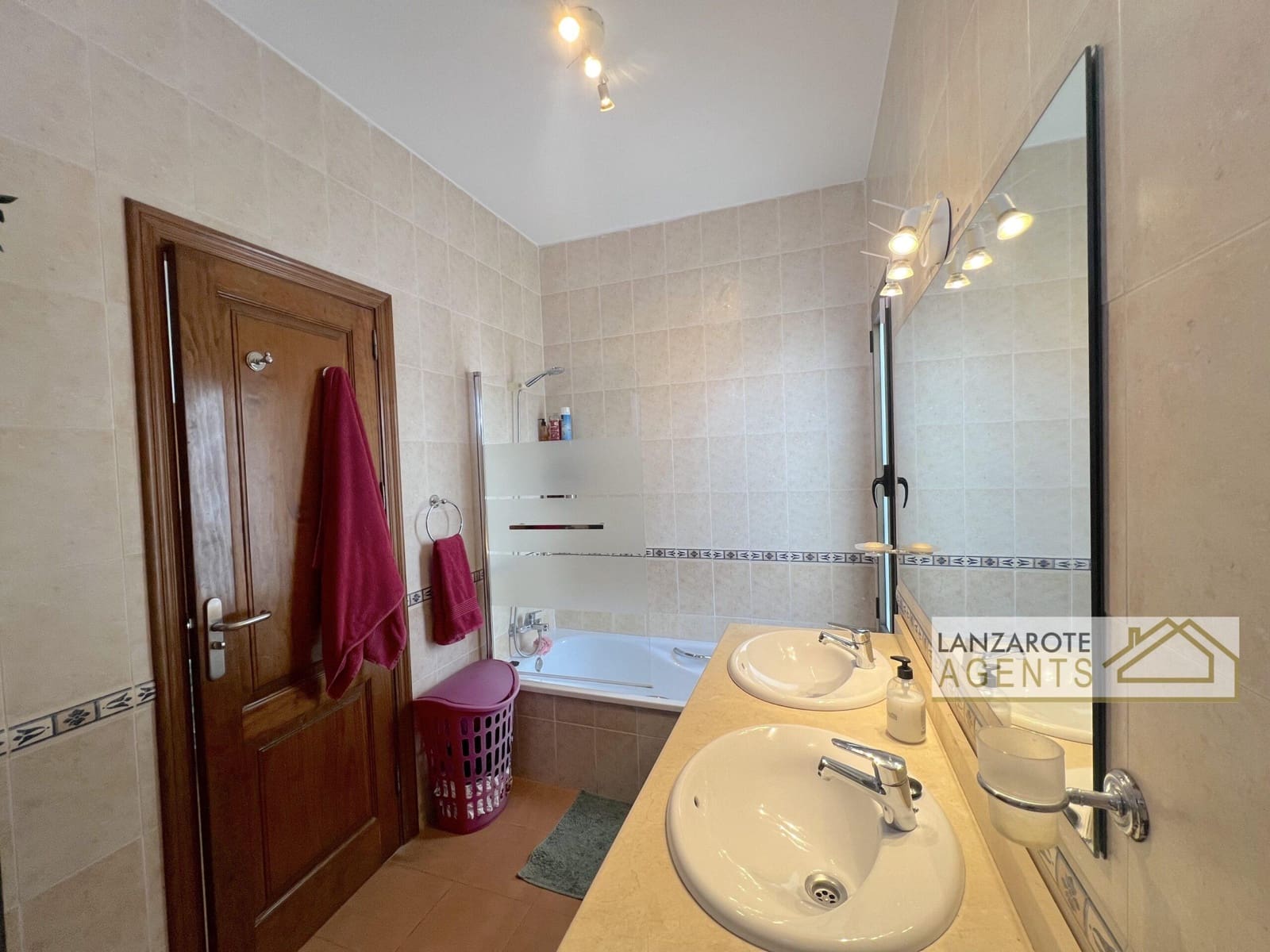 3 sypialnia Willa na sprzedaż w Playa Blanca z garażem - 544 995 € (Ref: 9691448)