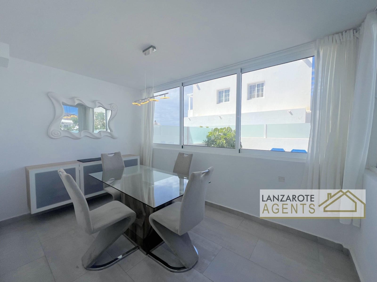 2 bedroom Villa for sale in Playa Blanca - € 475,000 (Ref: 9720320)