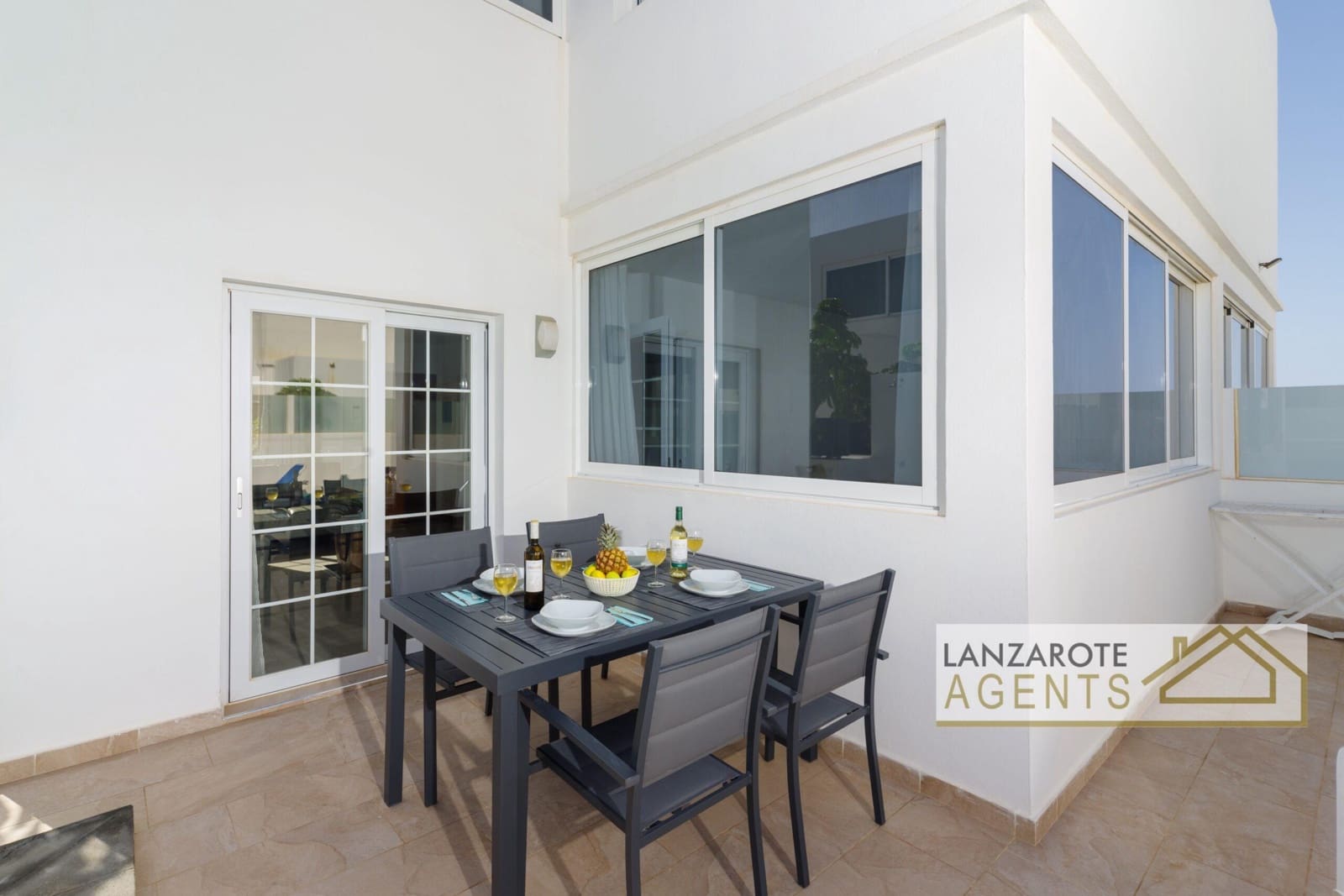 2 bedroom Villa for sale in Playa Blanca - € 475,000 (Ref: 9720320)