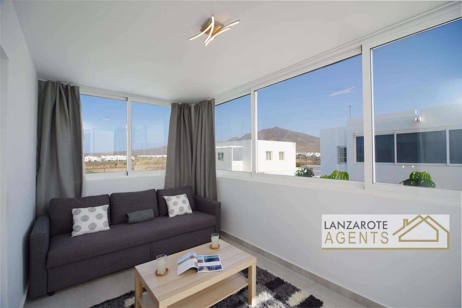 2 bedroom Villa for sale in Playa Blanca - € 475,000 (Ref: 9720320)