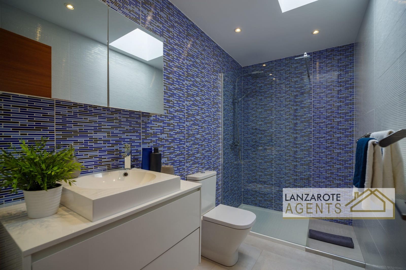 2 bedroom Villa for sale in Playa Blanca - € 475,000 (Ref: 9720320)