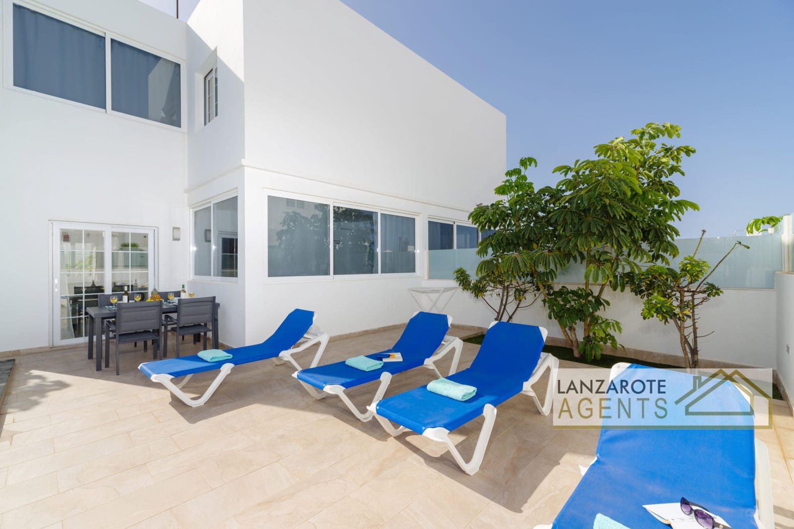 2 bedroom Villa for sale in Playa Blanca - € 475,000 (Ref: 9720320)