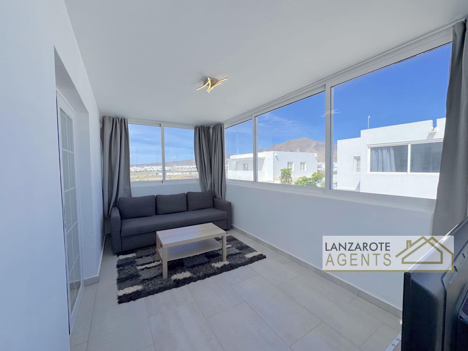2 bedroom Villa for sale in Playa Blanca - € 475,000 (Ref: 9720320)