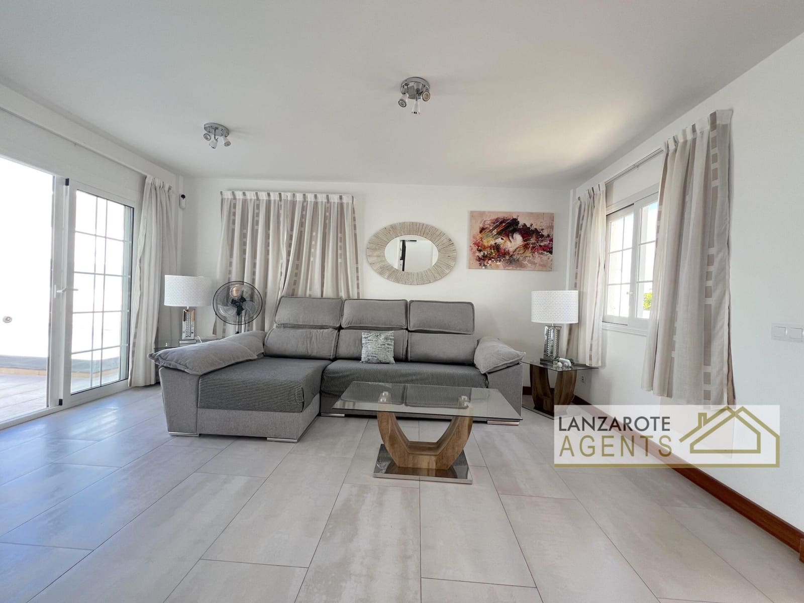 2 bedroom Villa for sale in Playa Blanca - € 475,000 (Ref: 9720320)