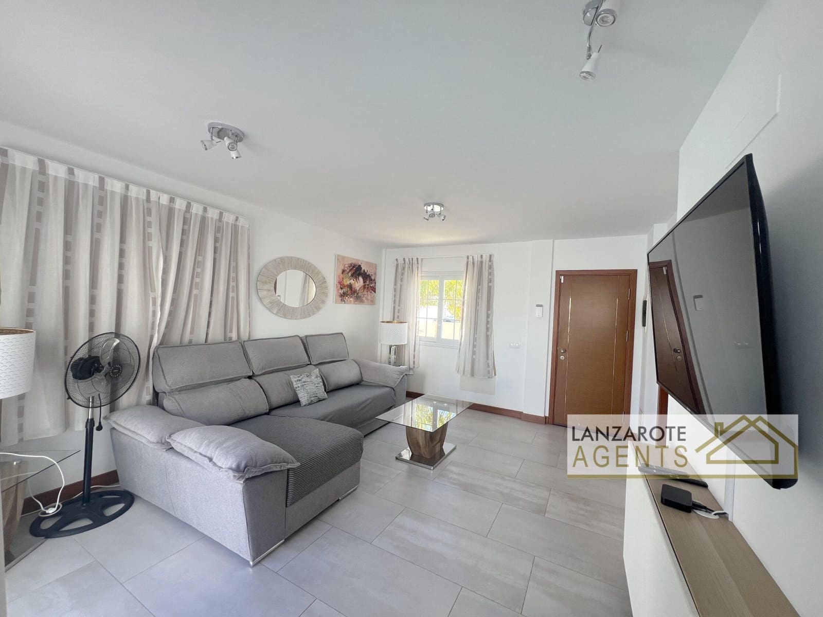 2 bedroom Villa for sale in Playa Blanca - € 475,000 (Ref: 9720320)