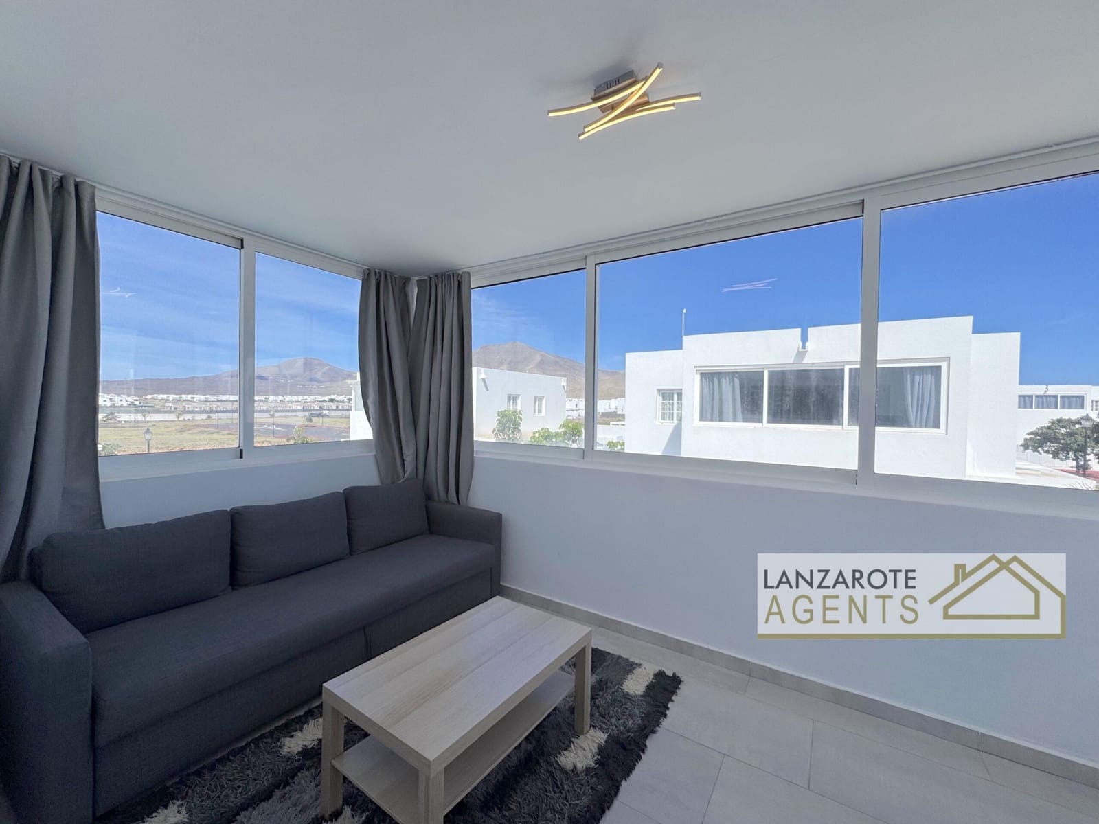 2 bedroom Villa for sale in Playa Blanca - € 475,000 (Ref: 9720320)