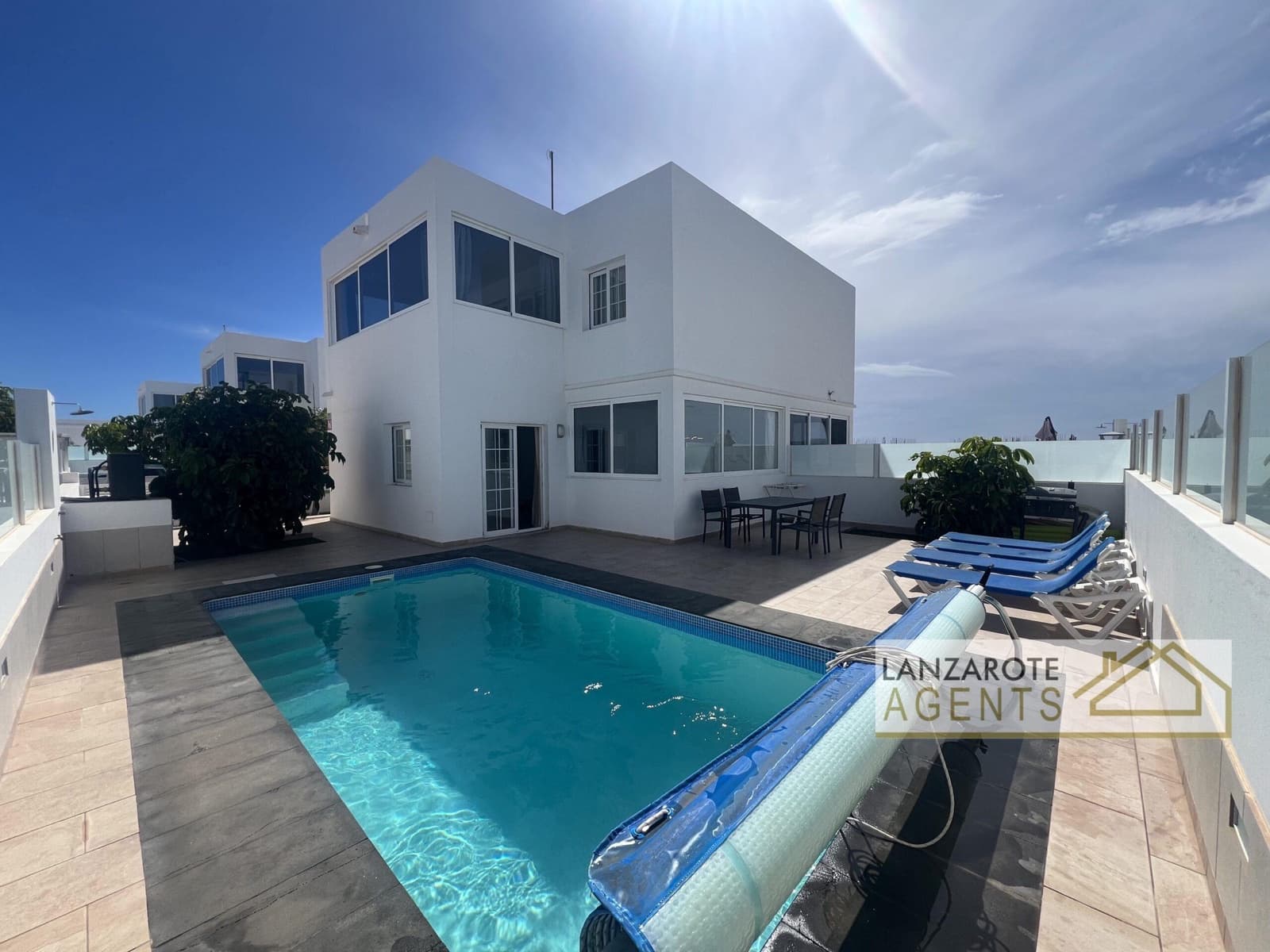 2 bedroom Villa for sale in Playa Blanca - € 475,000 (Ref: 9720320)