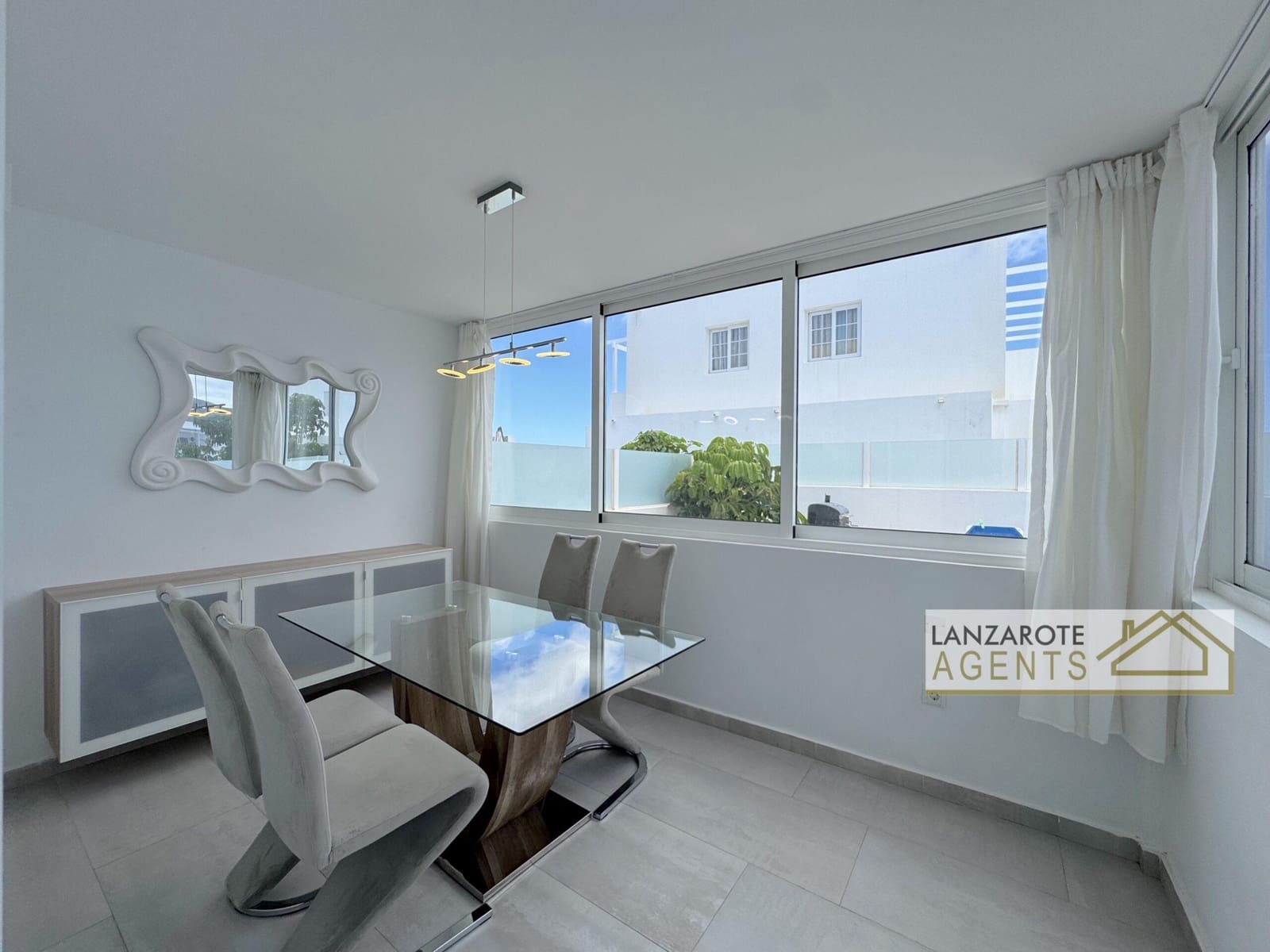 2 bedroom Villa for sale in Playa Blanca - € 475,000 (Ref: 9720320)