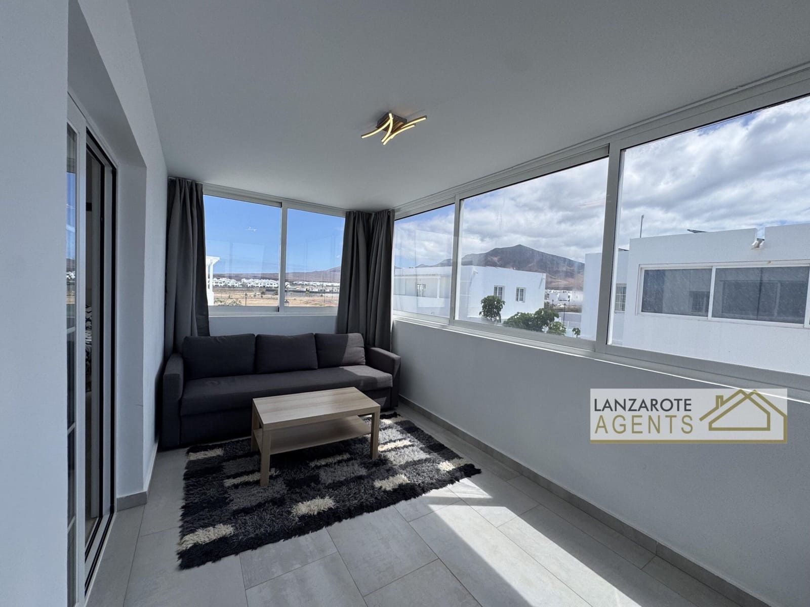 2 bedroom Villa for sale in Playa Blanca - € 475,000 (Ref: 9720320)