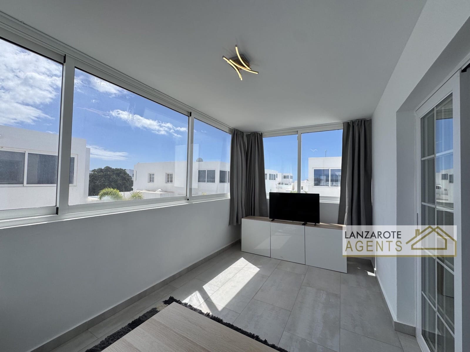 2 bedroom Villa for sale in Playa Blanca - € 475,000 (Ref: 9720320)