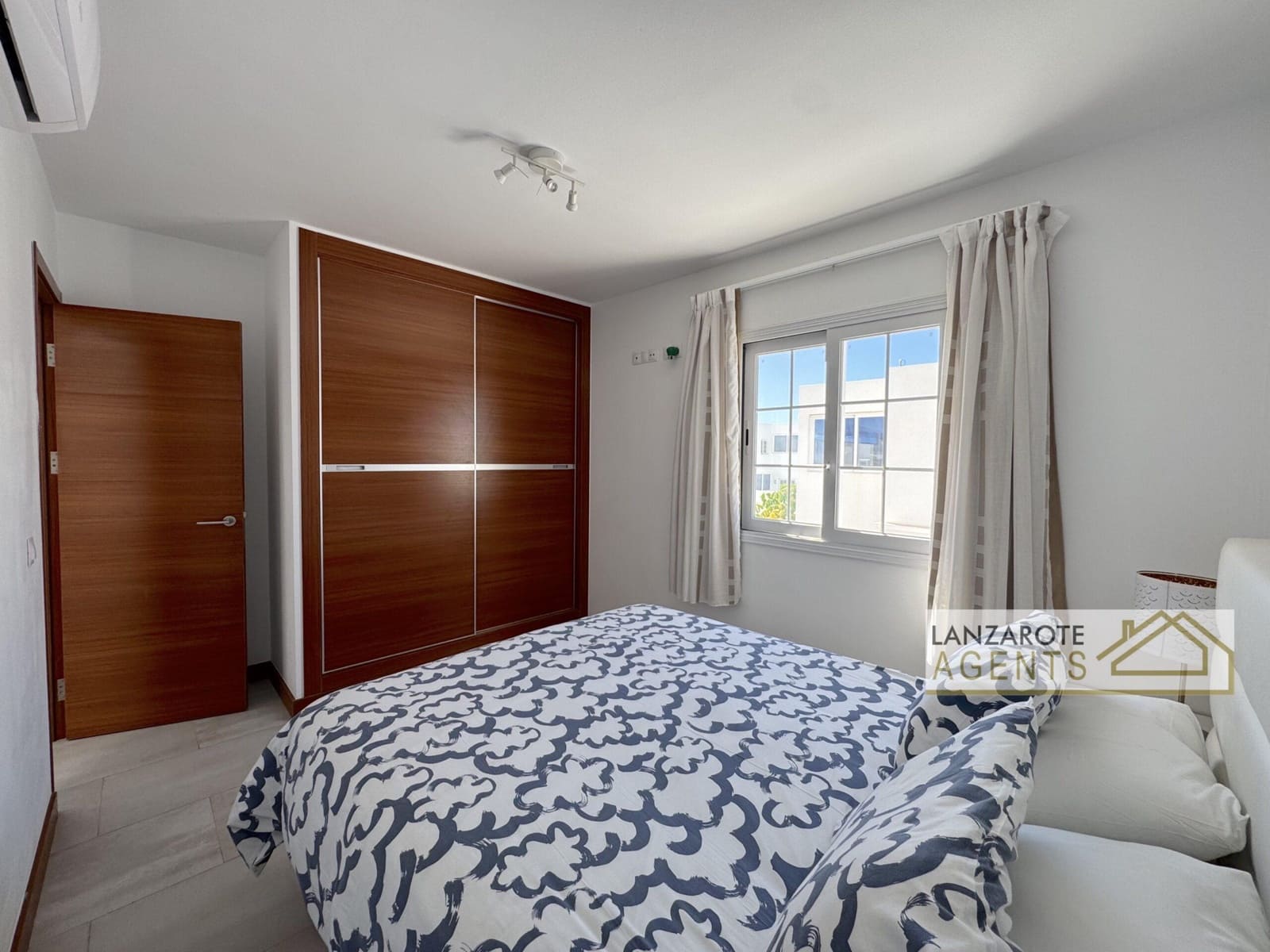 2 bedroom Villa for sale in Playa Blanca - € 475,000 (Ref: 9720320)