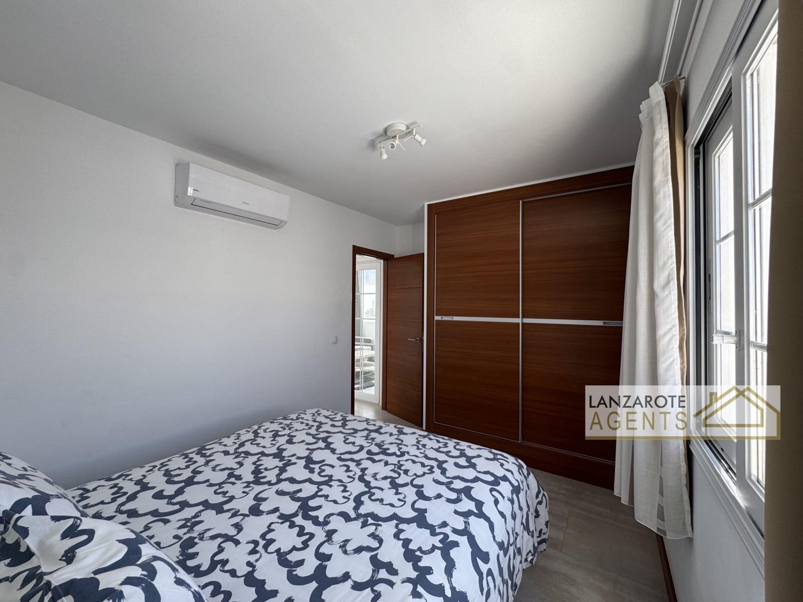 2 bedroom Villa for sale in Playa Blanca - € 475,000 (Ref: 9720320)