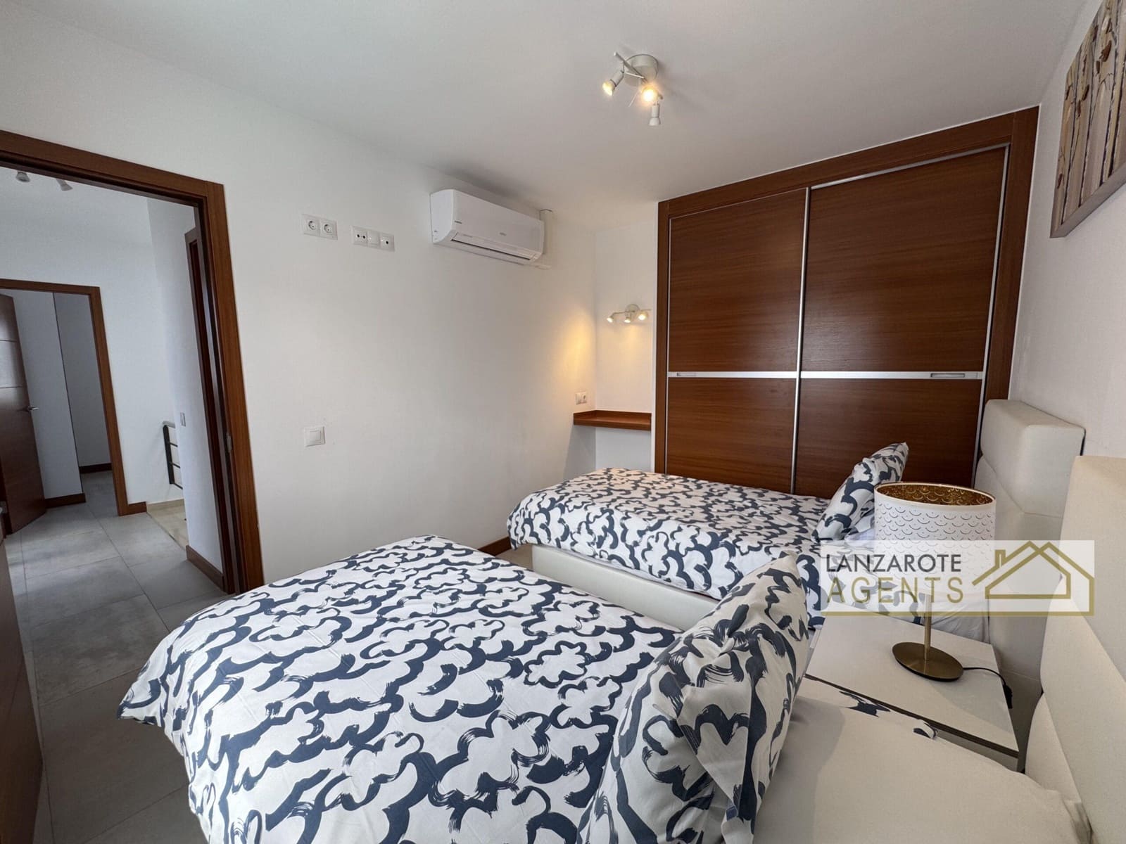 2 bedroom Villa for sale in Playa Blanca - € 475,000 (Ref: 9720320)