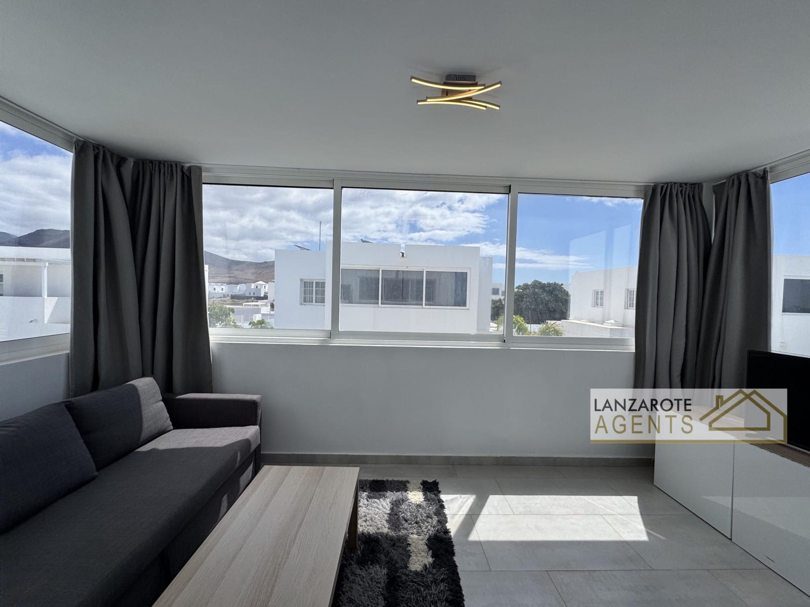2 bedroom Villa for sale in Playa Blanca - € 475,000 (Ref: 9720320)
