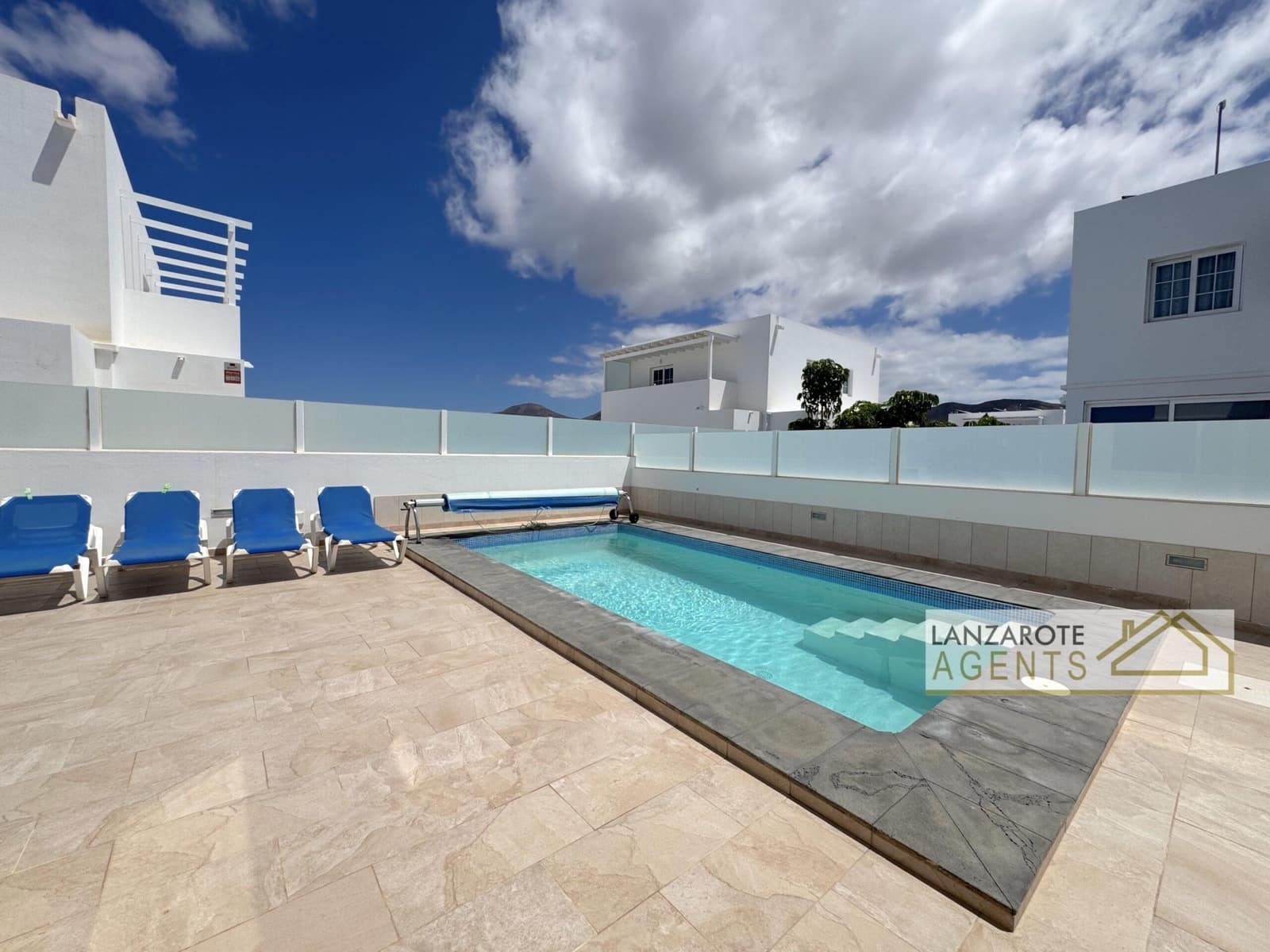 2 bedroom Villa for sale in Playa Blanca - € 475,000 (Ref: 9720320)