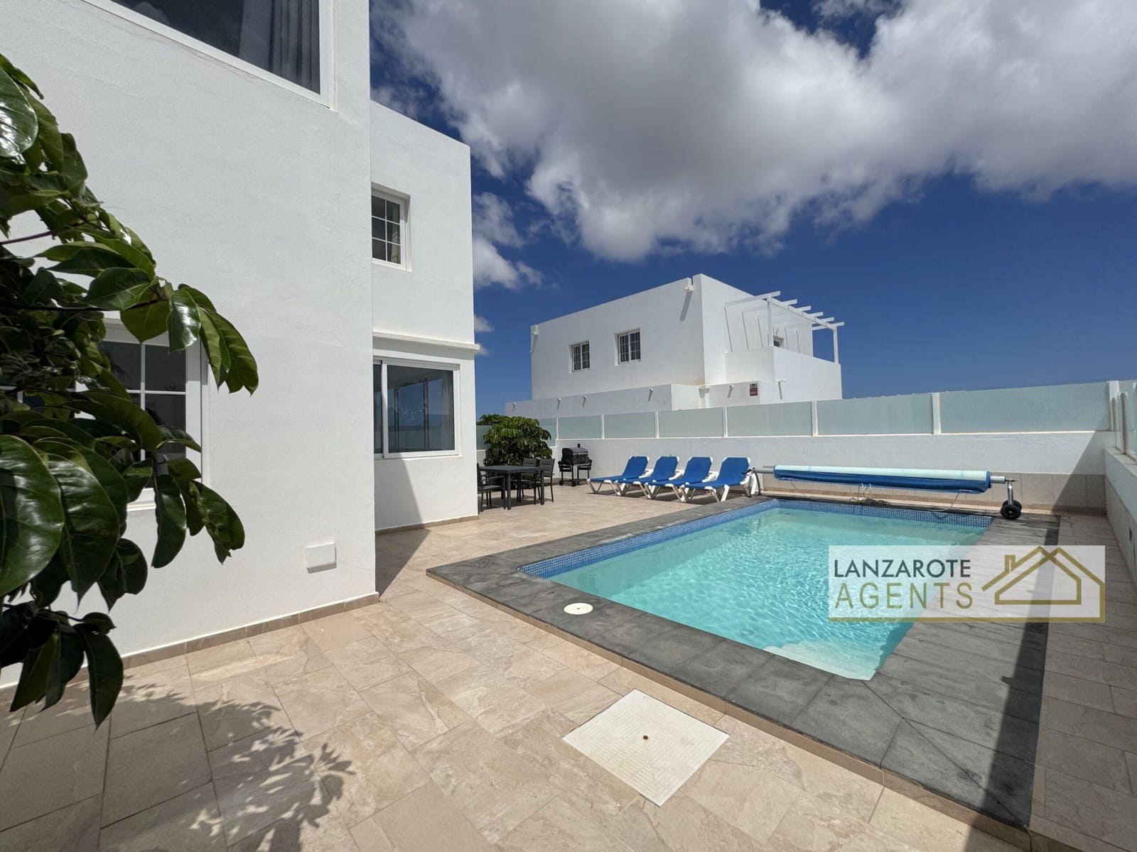 2 bedroom Villa for sale in Playa Blanca - € 475,000 (Ref: 9720320)