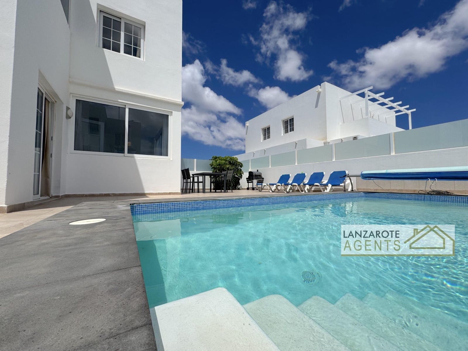 2 bedroom Villa for sale in Playa Blanca - € 475,000 (Ref: 9720320)