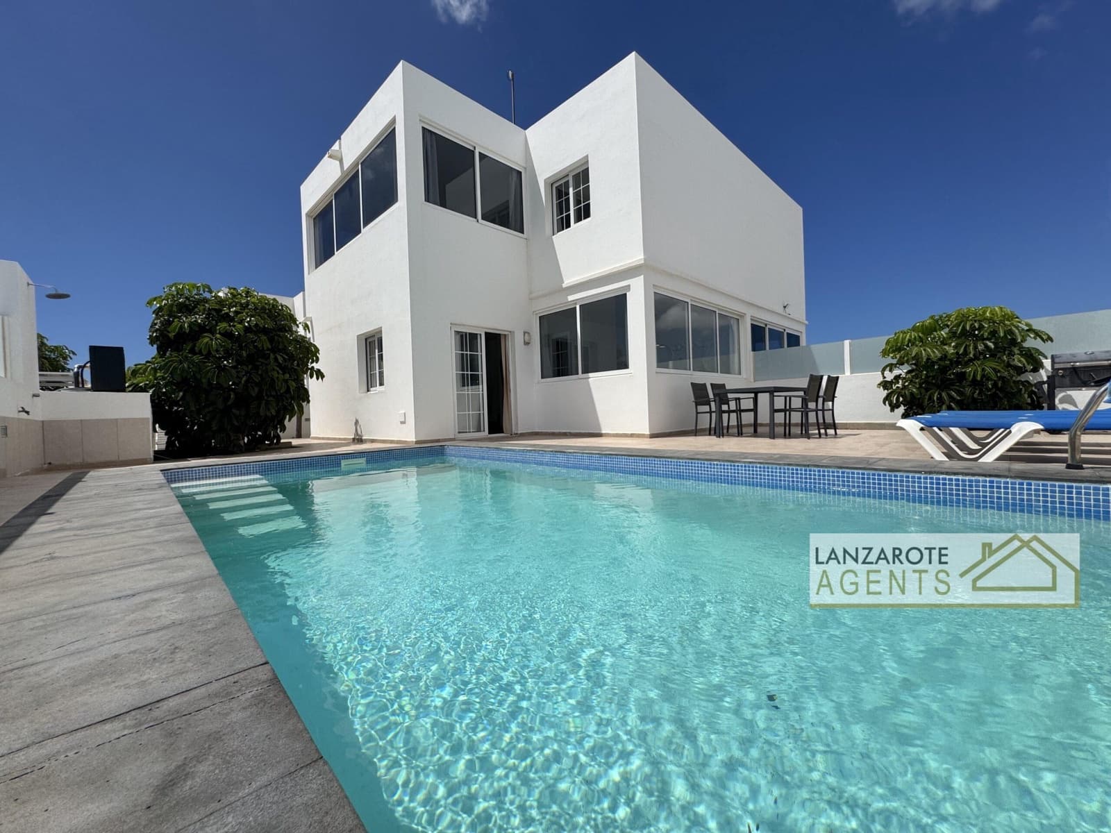 2 bedroom Villa for sale in Playa Blanca - € 475,000 (Ref: 9720320)
