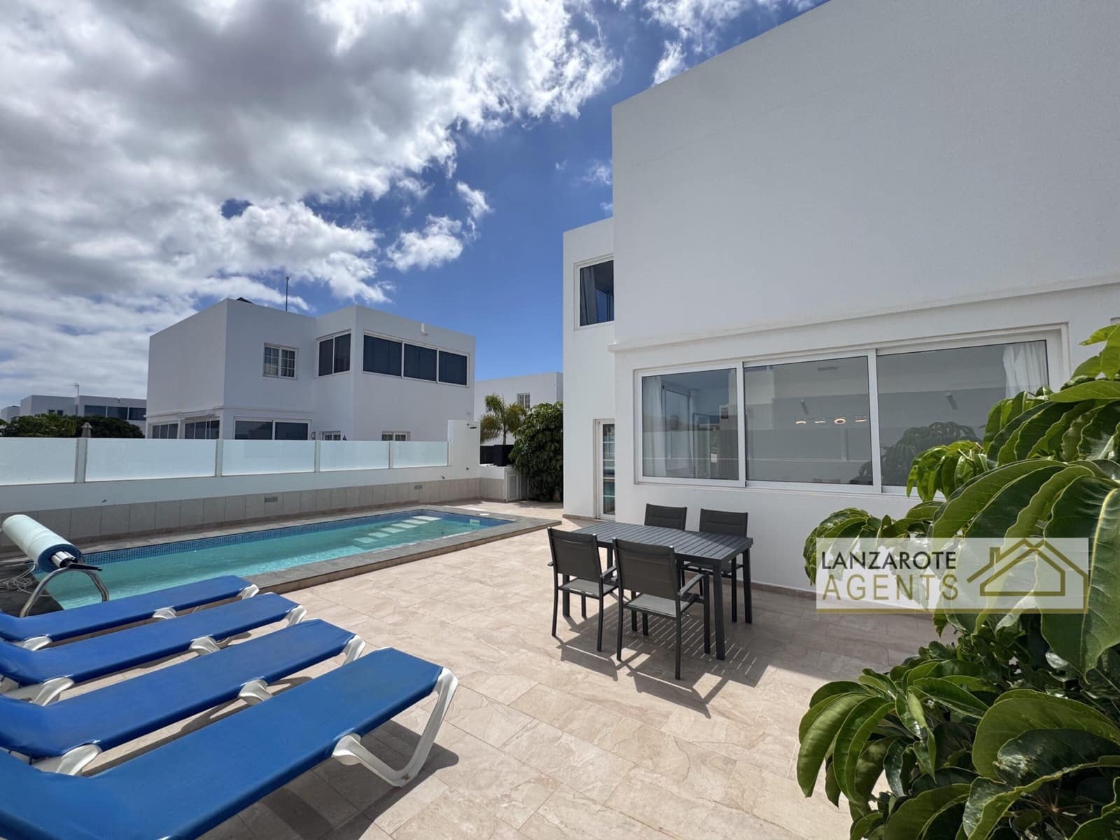 2 bedroom Villa for sale in Playa Blanca - € 475,000 (Ref: 9720320)