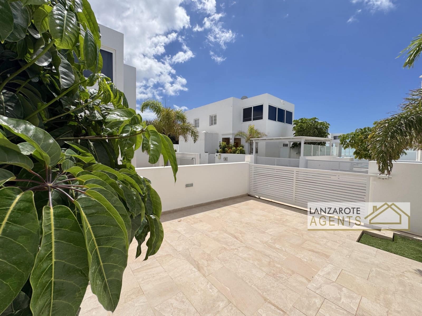 2 bedroom Villa for sale in Playa Blanca - € 475,000 (Ref: 9720320)