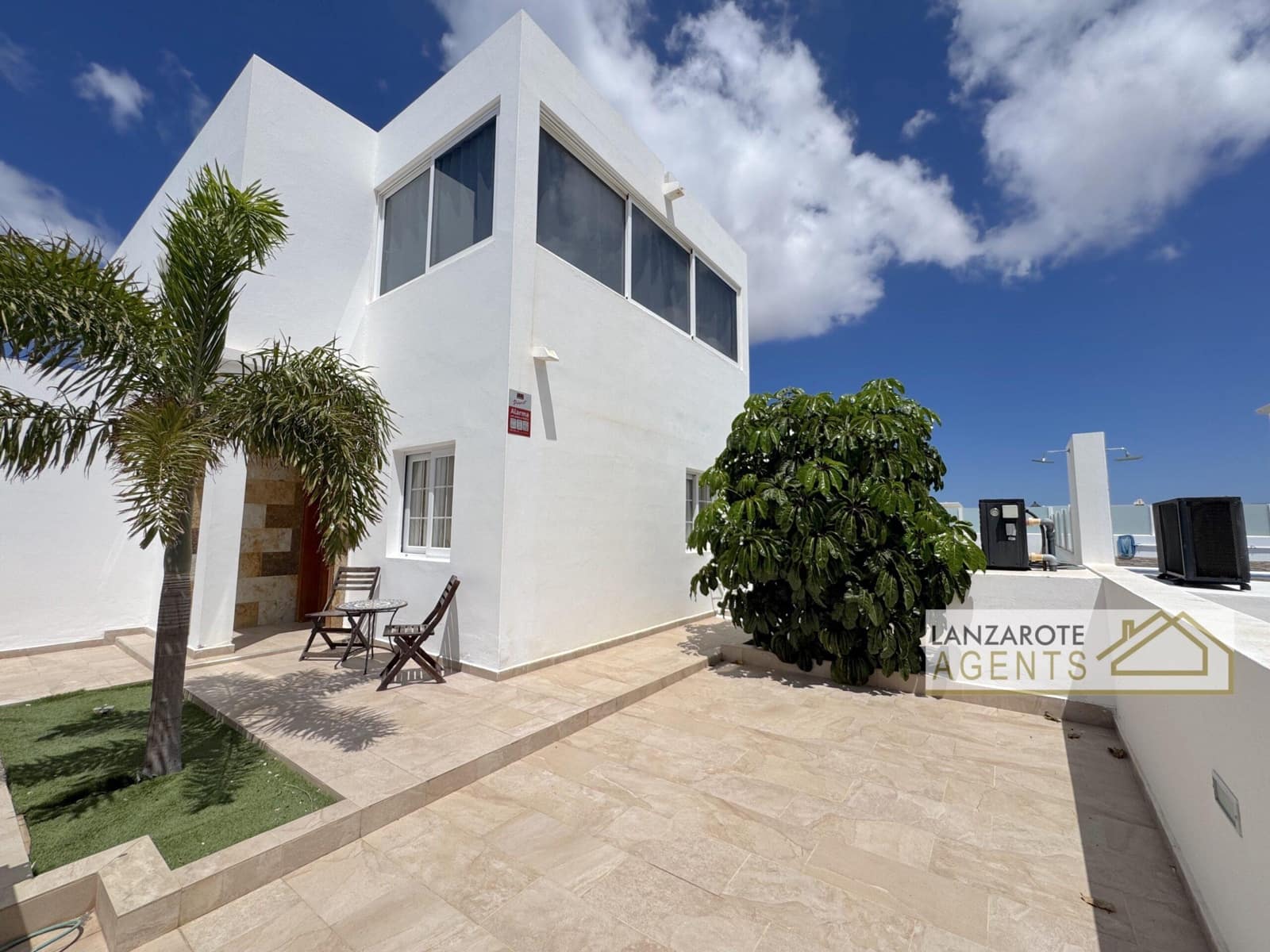 2 bedroom Villa for sale in Playa Blanca - € 475,000 (Ref: 9720320)