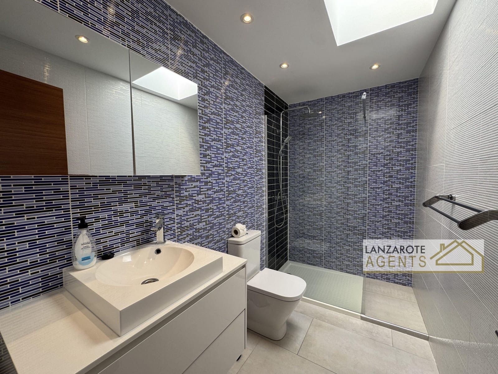 2 bedroom Villa for sale in Playa Blanca - € 475,000 (Ref: 9720320)