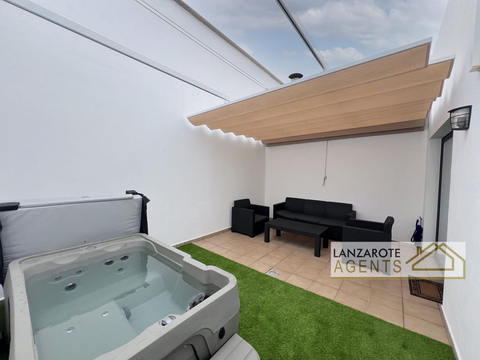 1 bedroom Apartment for sale in Playa Blanca - € 295,000 (Ref: 9726936)