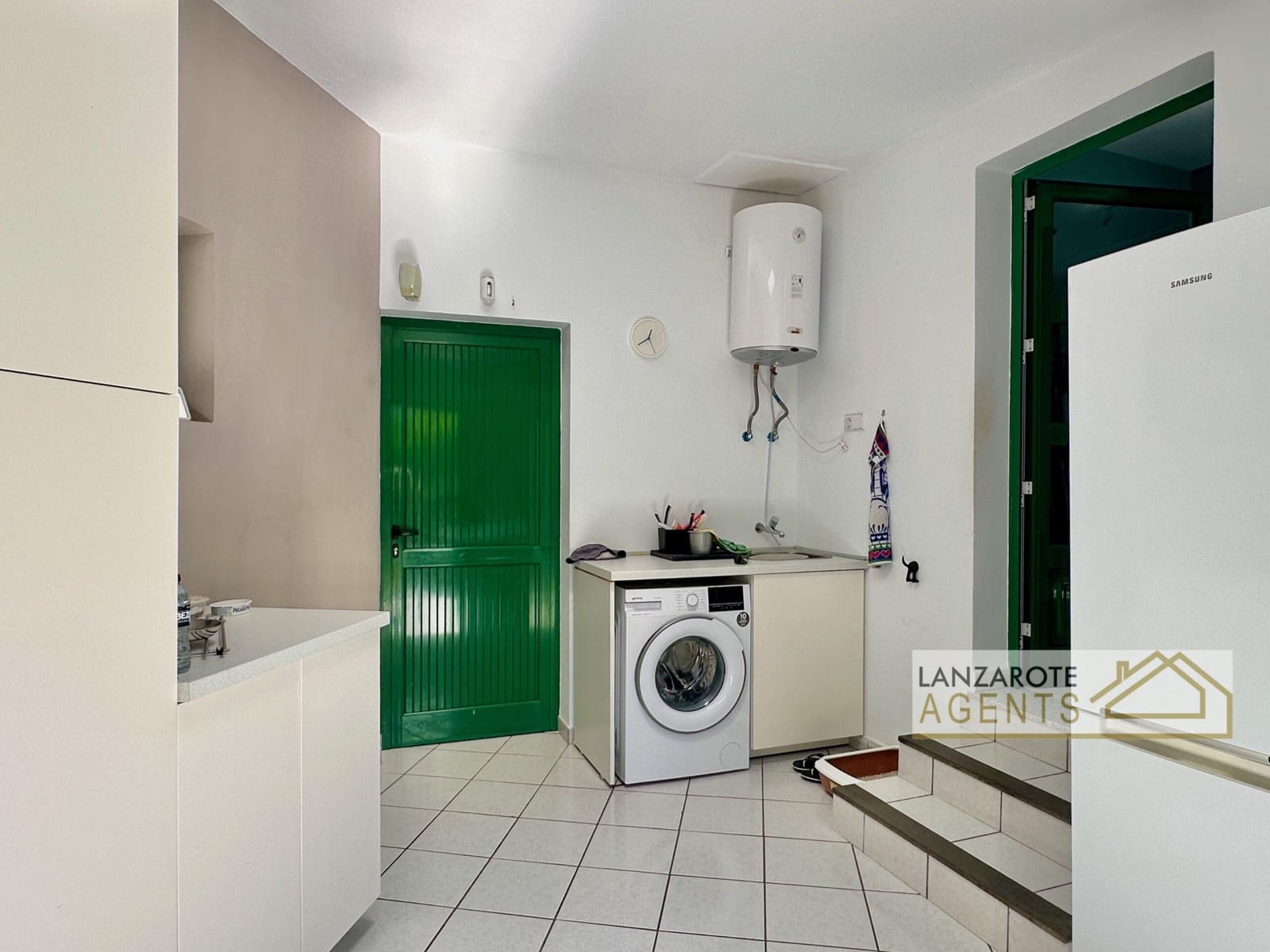 3 bedroom Villa for sale in Yaiza - € 580,000 (Ref: 9736163)