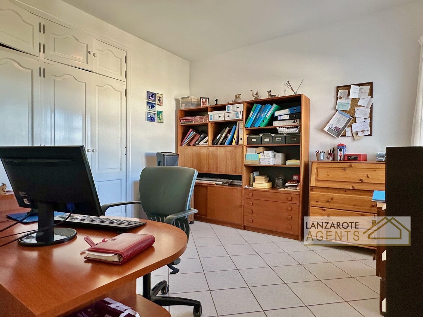 3 bedroom Villa for sale in Yaiza - € 580,000 (Ref: 9736163)