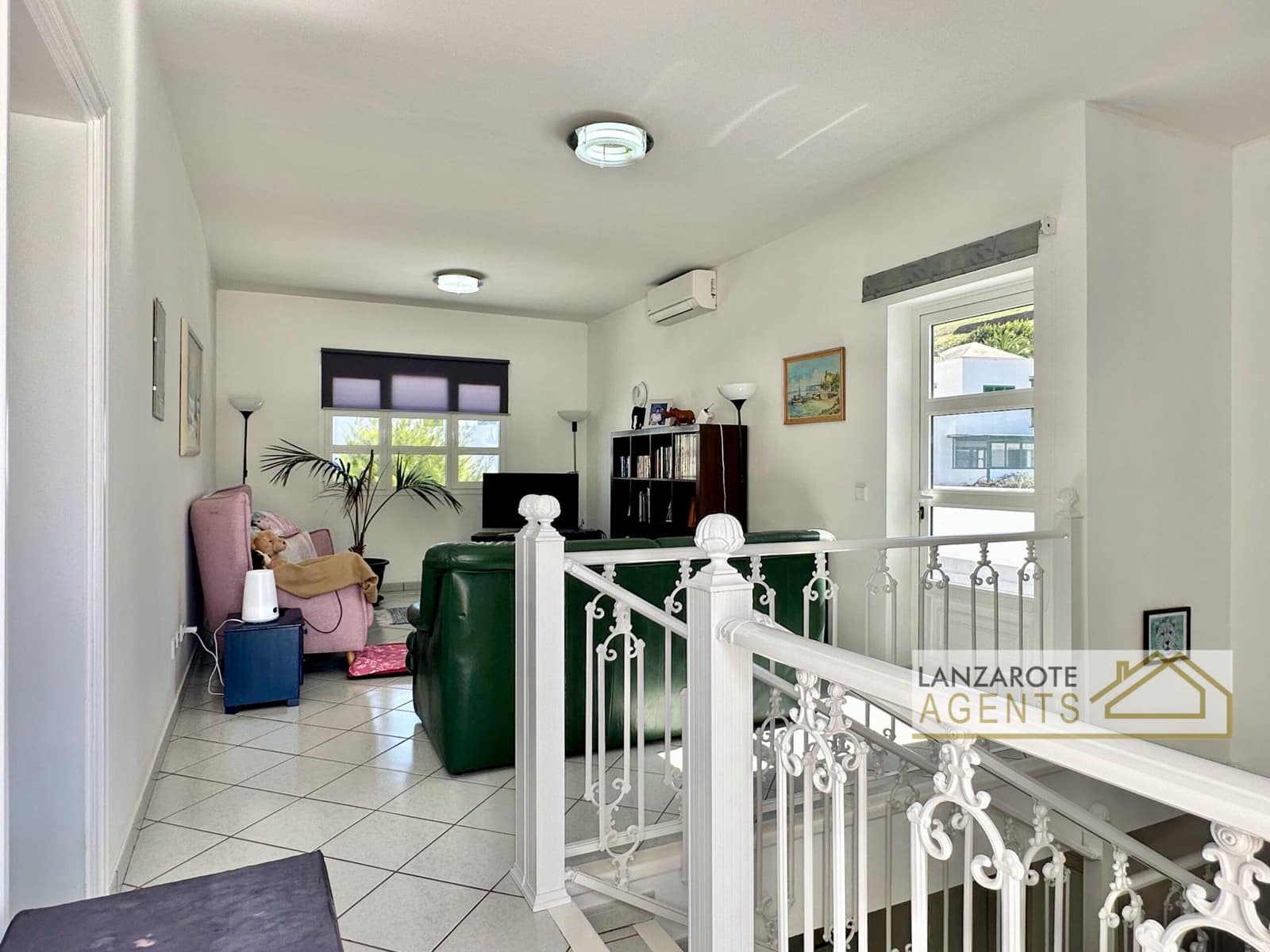 3 bedroom Villa for sale in Yaiza - € 580,000 (Ref: 9736163)