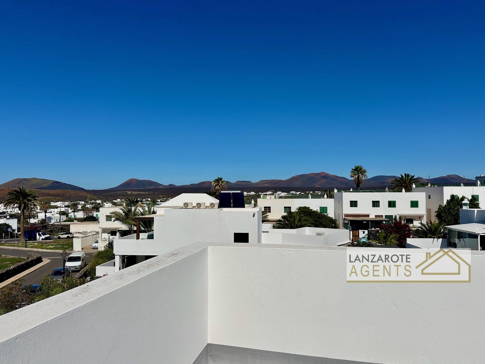 3 bedroom Villa for sale in Yaiza - € 580,000 (Ref: 9736163)