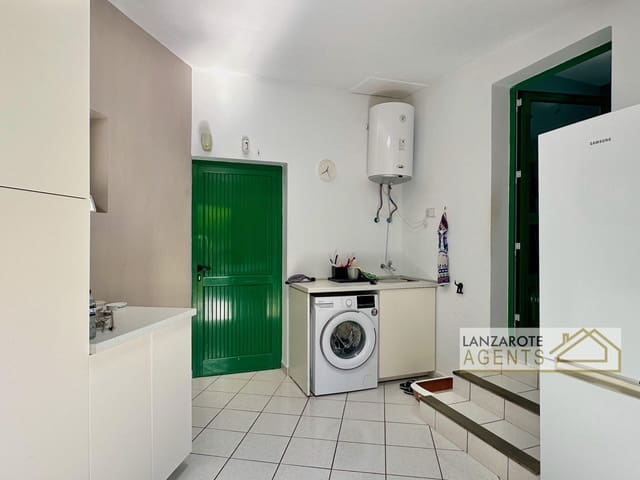 3 bedroom Villa for sale in Yaiza - € 580,000 (Ref: 9736163)