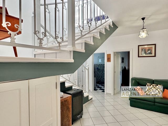 3 bedroom Villa for sale in Yaiza - € 580,000 (Ref: 9736163)