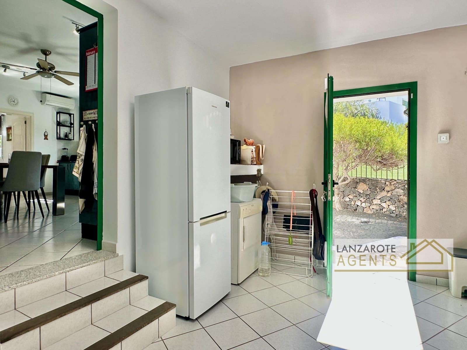 3 bedroom Villa for sale in Yaiza - € 580,000 (Ref: 9736163)