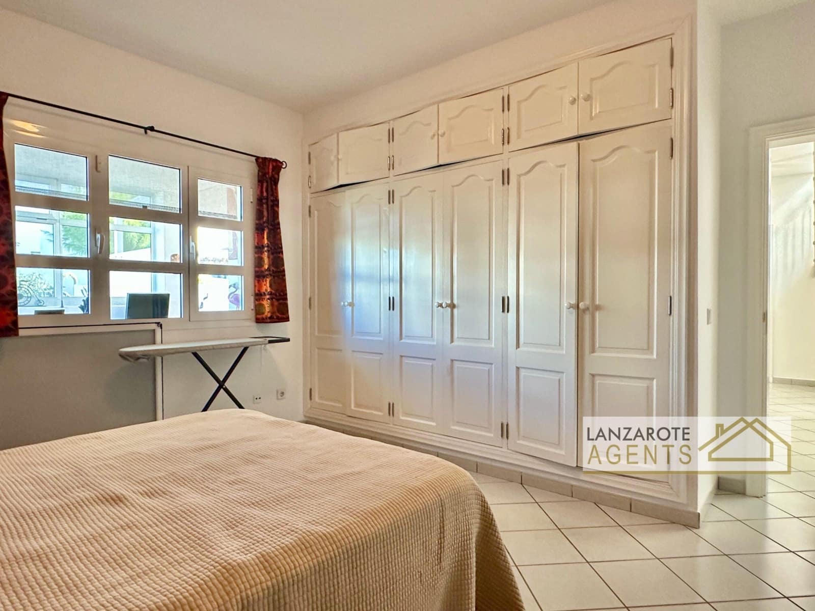 3 bedroom Villa for sale in Yaiza - € 580,000 (Ref: 9736163)